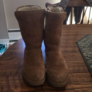 UGG low boots size: 8